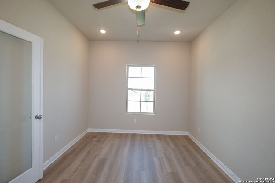 Spacious, unfurnished interior of a new home in Hunters Ranch, San Antonio (Image 34).