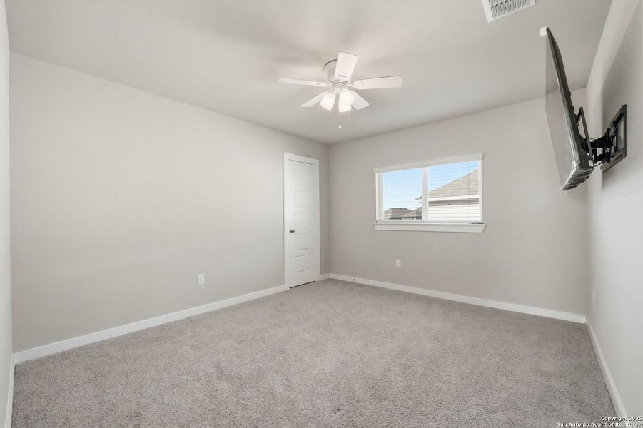 Spacious, unfurnished interior of a new home in Morgan Meadows, San Antonio (Image 31).