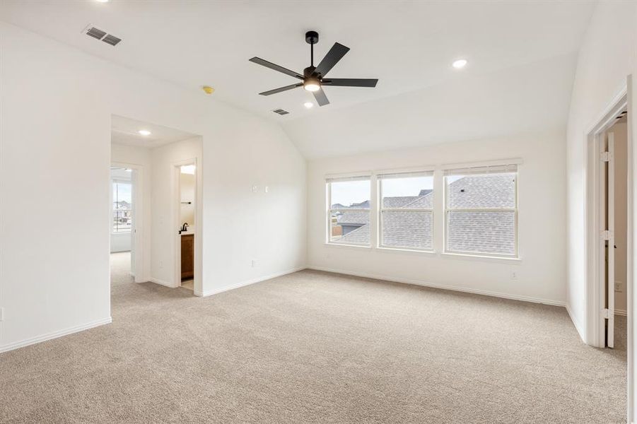 Spacious, unfurnished interior of a new home in Sonoma Verde, Rockwall (Image 20).