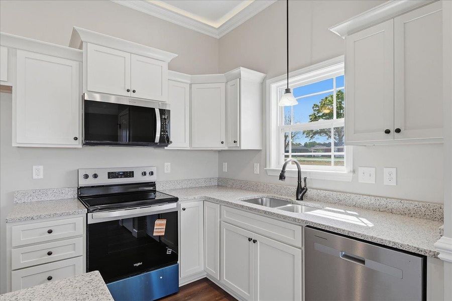 Furnished interior view inside a new home in Bent Tree, Gaffney (Image 9).