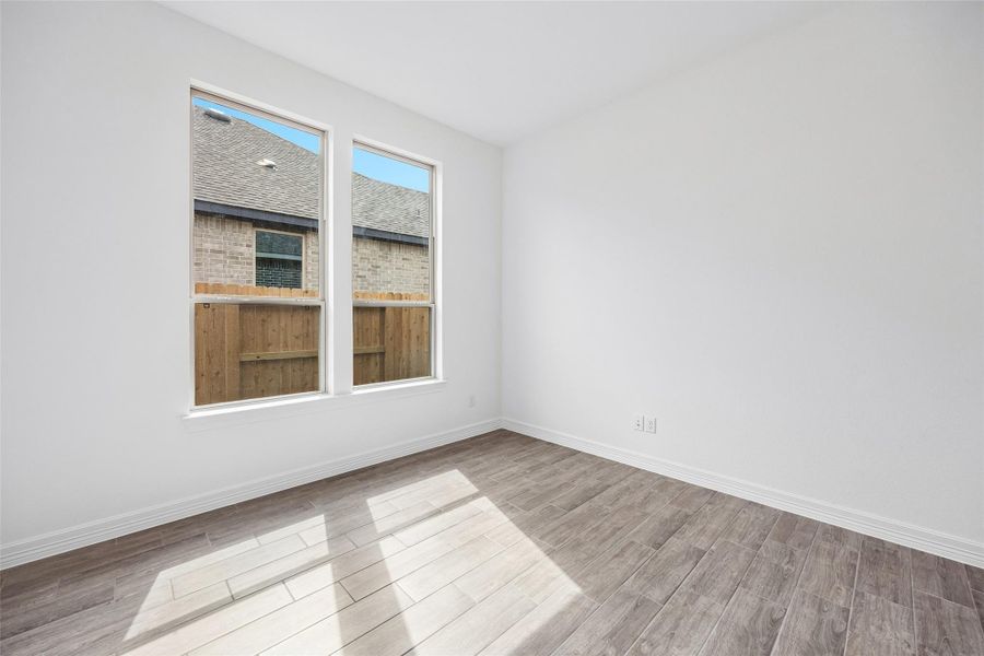 Spacious, unfurnished interior of a new home in Lago Mar, Texas City (Image 24).