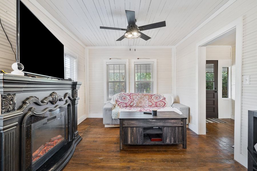Furnished interior view inside a new home in , Cottageville (Image 35).