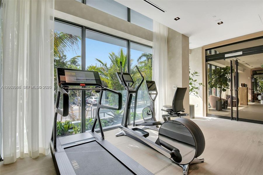 Photo 34 Photo 34