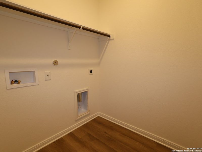 Spacious, unfurnished interior of a new home in Greenspoint Heights, Seguin (Image 19).
