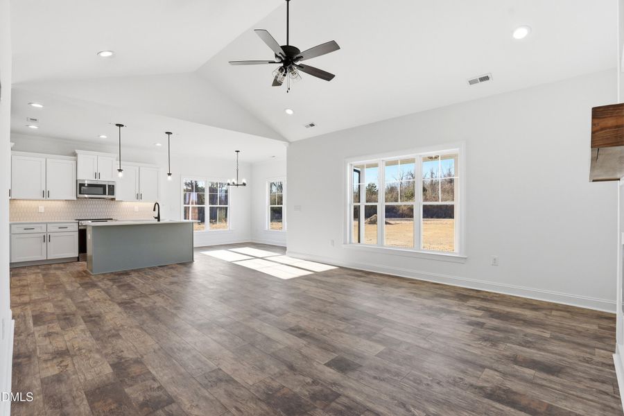 08-111 Mary Hopes Pl-8