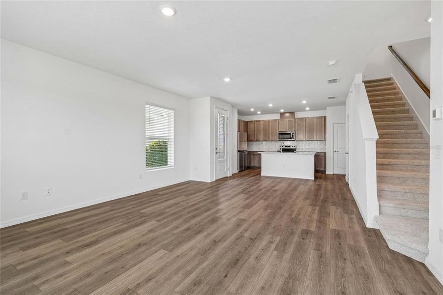 Spacious, unfurnished interior of a new home in Waterset Townhomes, Apollo Beach (Image 20).