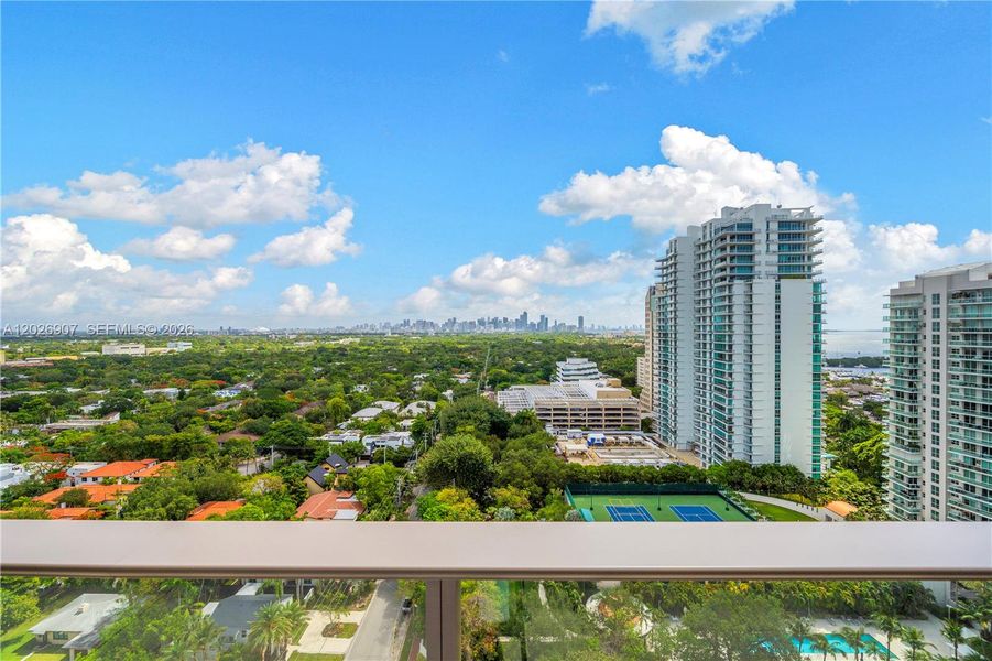 Condo located in Miami, FL showcasing its design and architecture (Image 4).