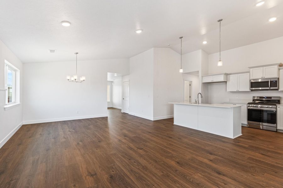 Spacious, unfurnished interior of a new home in IronHorse, Prineville (Image 15). Spacious, unfurnished interior of a new home in IronHorse, Prineville (Image 15).