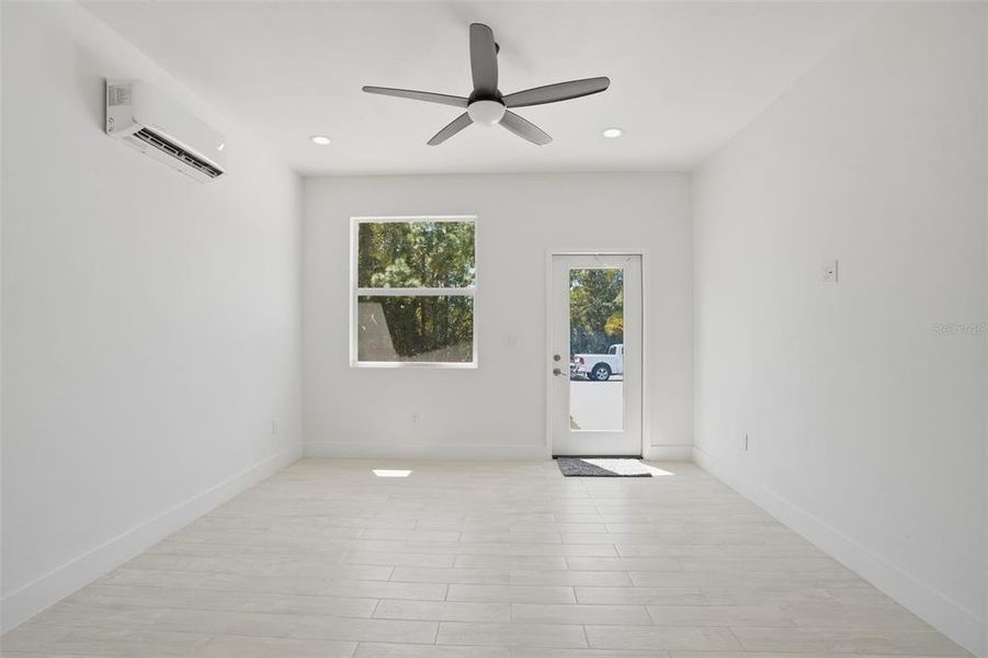Spacious, unfurnished interior of a new home in , Lehigh Acres (Image 14).