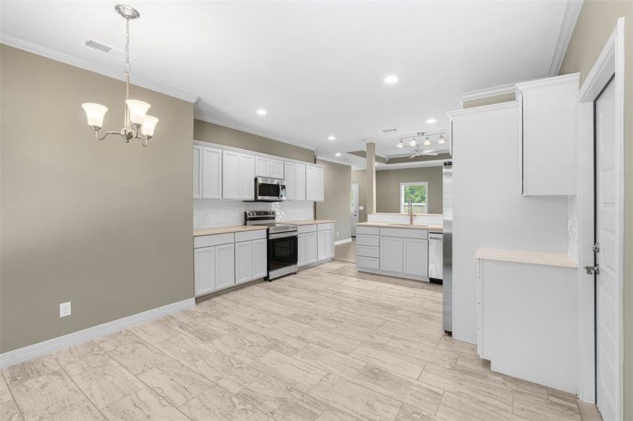 Furnished interior view inside a new home in , Corsicana (Image 8).