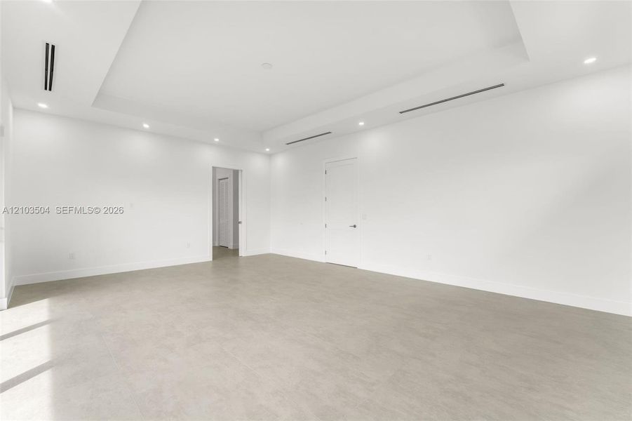 Spacious, unfurnished interior of a new home in , Miami (Image 50).