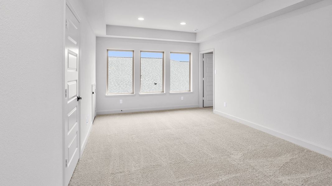Spacious, unfurnished interior of a new home in Cross Creek West, Fulshear (Image 37).