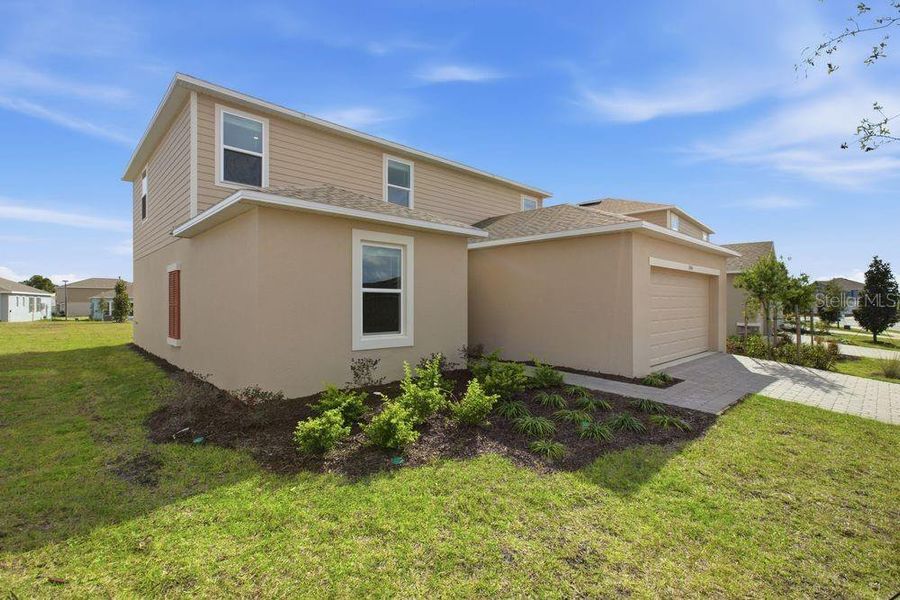 Exterior details and patio area of a home in Waterstone, Groveland (Image 25).