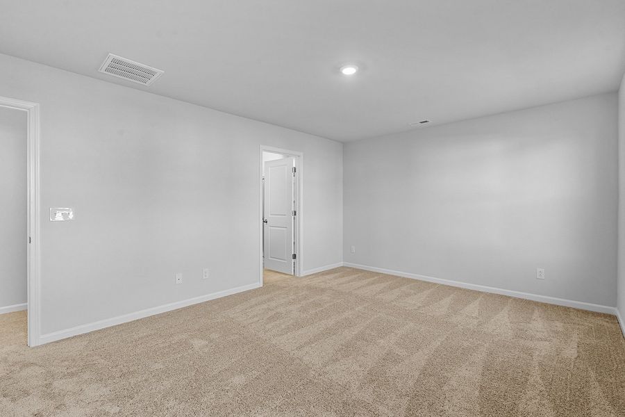 Spacious, unfurnished interior of a new home in Hanes Lake, Winston-Salem (Image 24).