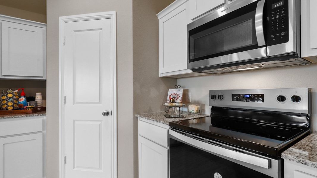 Furnished interior view inside a new home in Bella Vista, Granbury (Image 8).