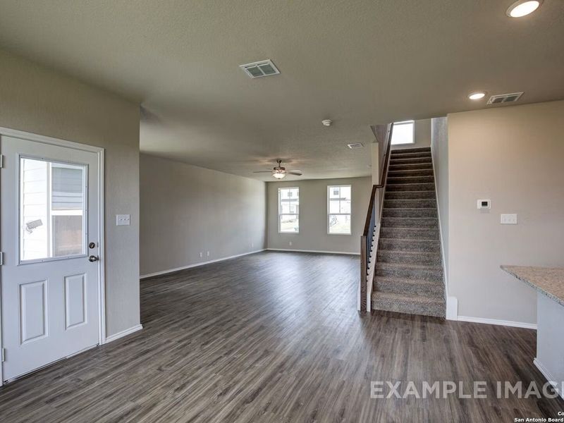 Spacious, unfurnished interior of a new home in Comanche Ridge, San Antonio (Image 15).