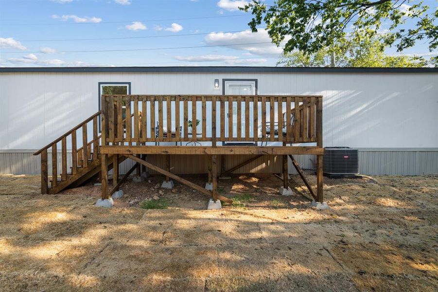 Exterior details and patio area of a home in , Granbury (Image 20).