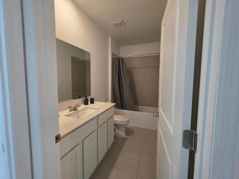 Furnished interior view inside a new home in , Kissimmee (Image 8).