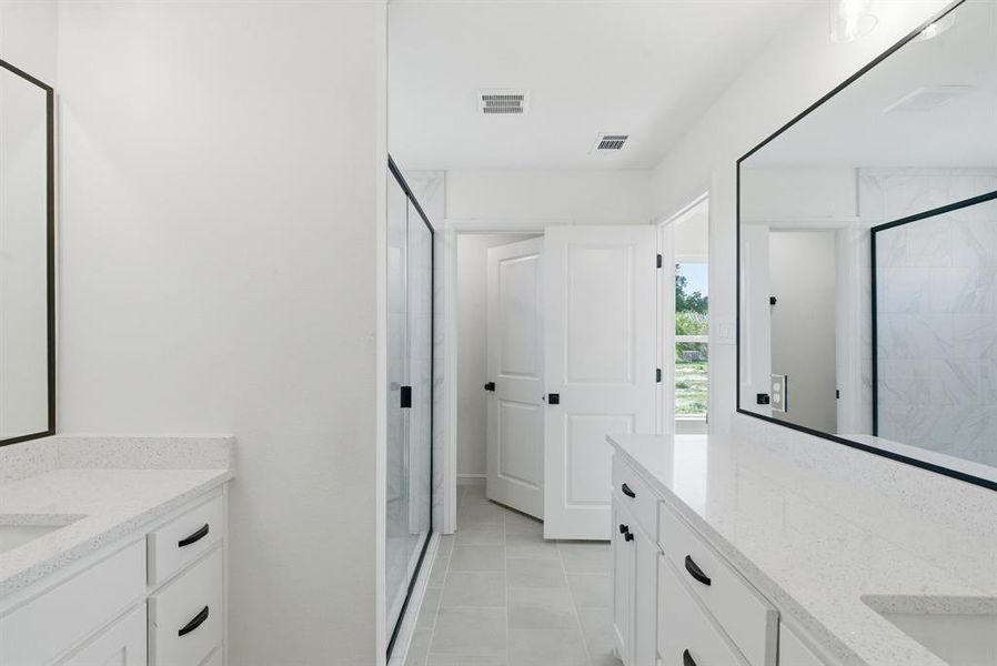 Furnished interior view inside a new home in , Lipan (Image 9).