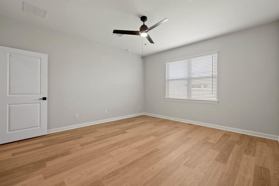 Spacious, unfurnished interior of a new home in Lago Mar, Texas City (Image 10).
