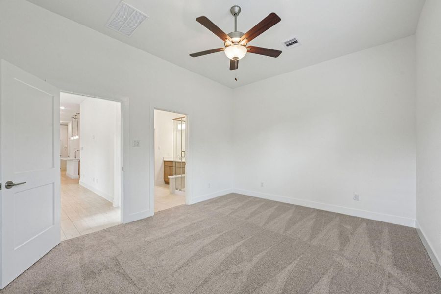 Spacious, unfurnished interior of a new home in Kresston, Montgomery (Image 27).