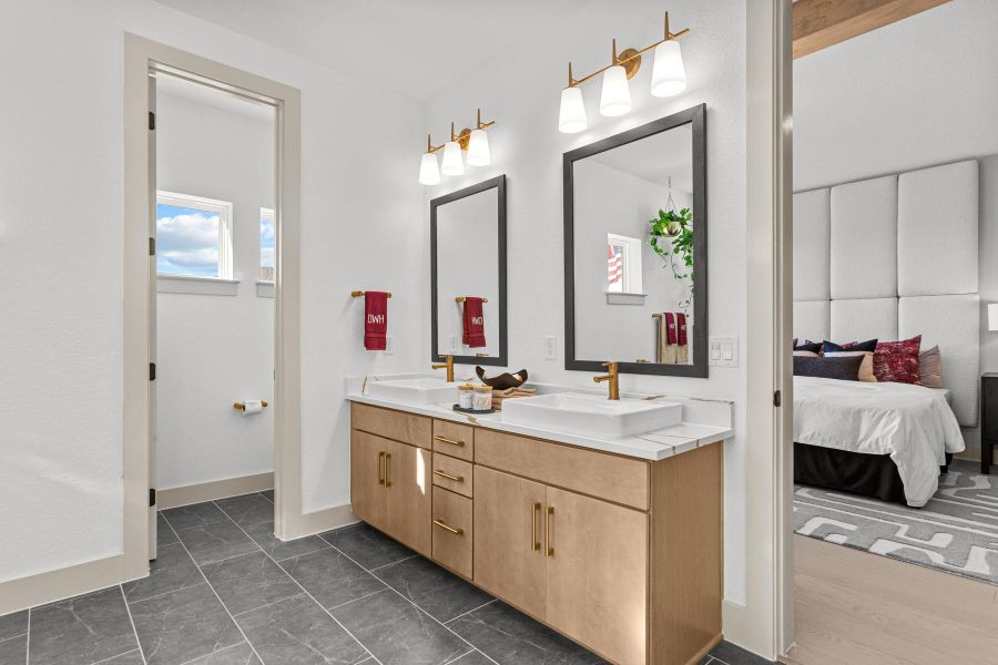 Owner's Bathroom (Staged) Owner's Bathroom (Staged)