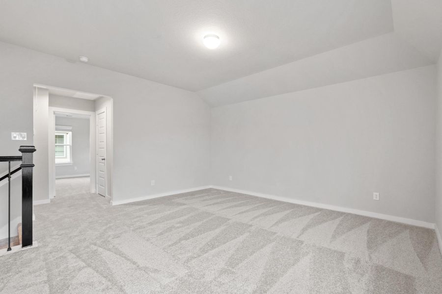 Spacious, unfurnished interior of a new home in Morton Creek Ranch, Katy (Image 10).