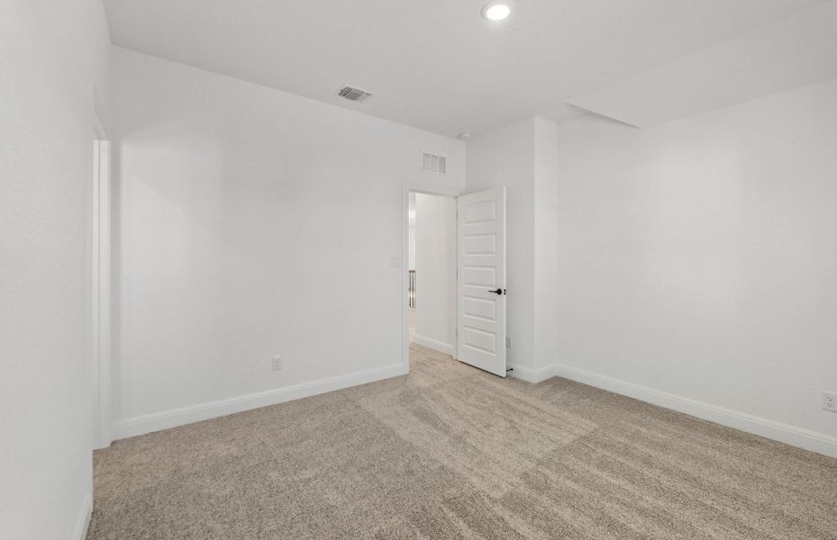 Spacious, unfurnished interior of a new home in Santa Rita Ranch, Liberty Hill (Image 42).