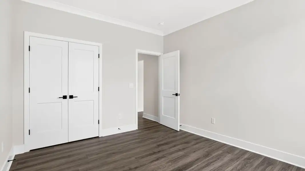 Spacious, unfurnished interior of a new home in Cottonwood Ridge, Piedmont (Image 32).