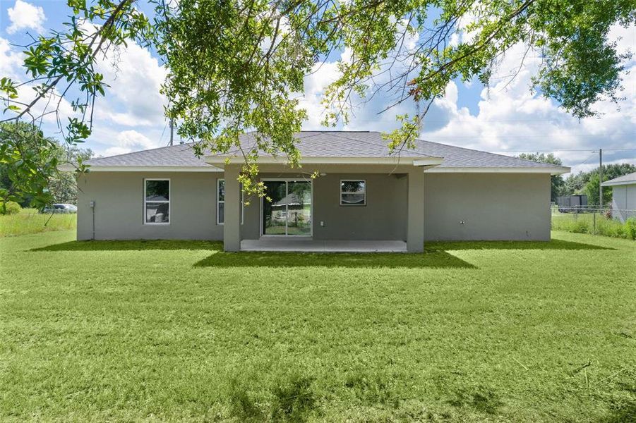 Exterior details and patio area of a home in , Ocklawaha (Image 23).