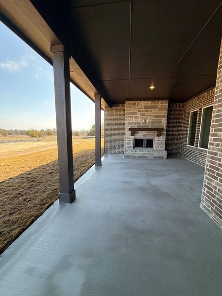 Exterior details and patio area of a home in Grayson Ridge, Van Alstyne (Image 3).