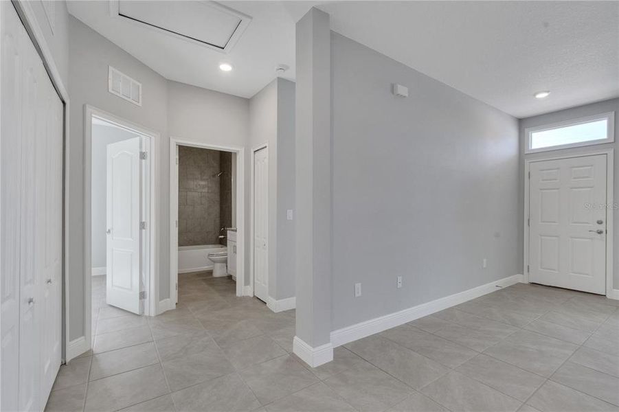 Spacious, unfurnished interior of a new home in , Kissimmee (Image 11).