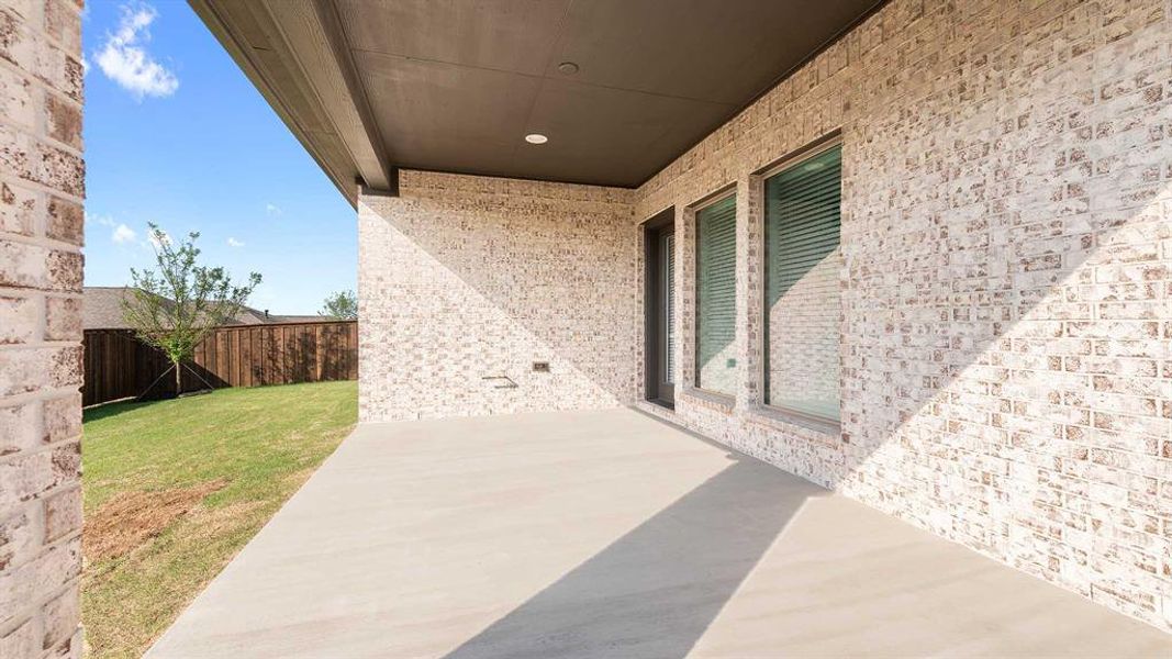 Exterior details and patio area of a home in Ventana, Fort Worth (Image 3).