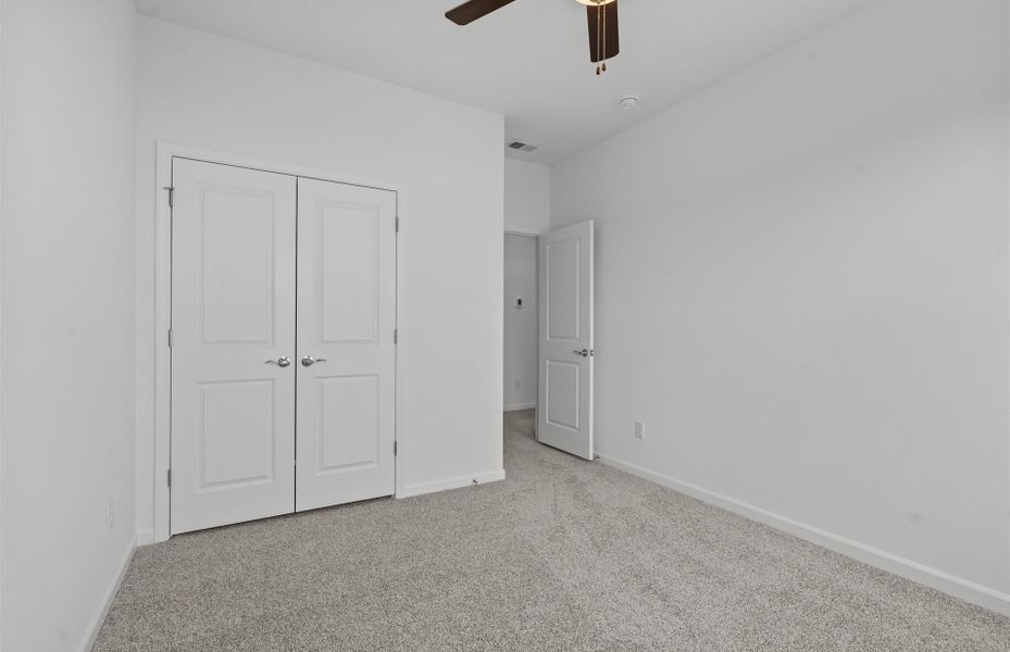 Spacious, unfurnished interior of a new home in Alston Park, Greenville (Image 24).