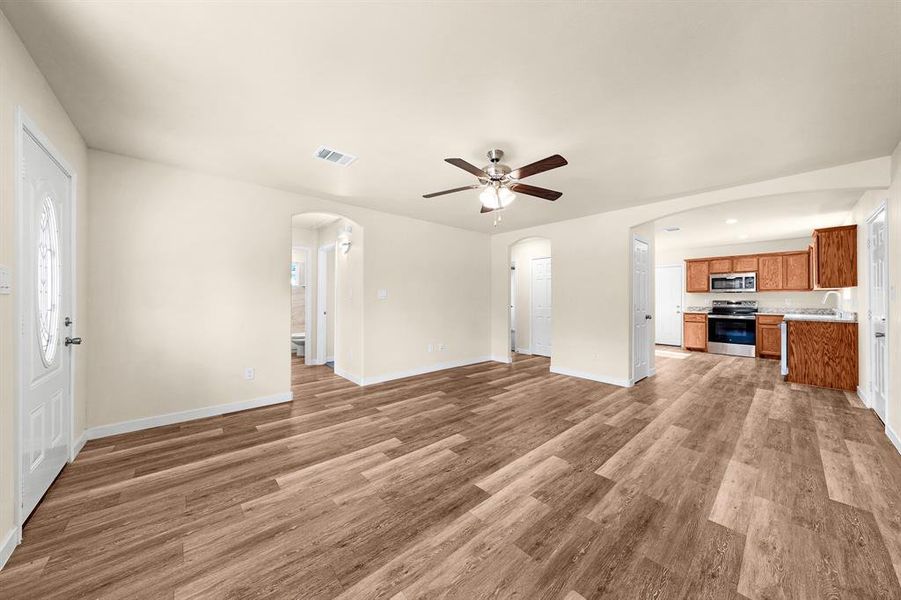 Spacious, unfurnished interior of a new home in , West Tawakoni (Image 14).