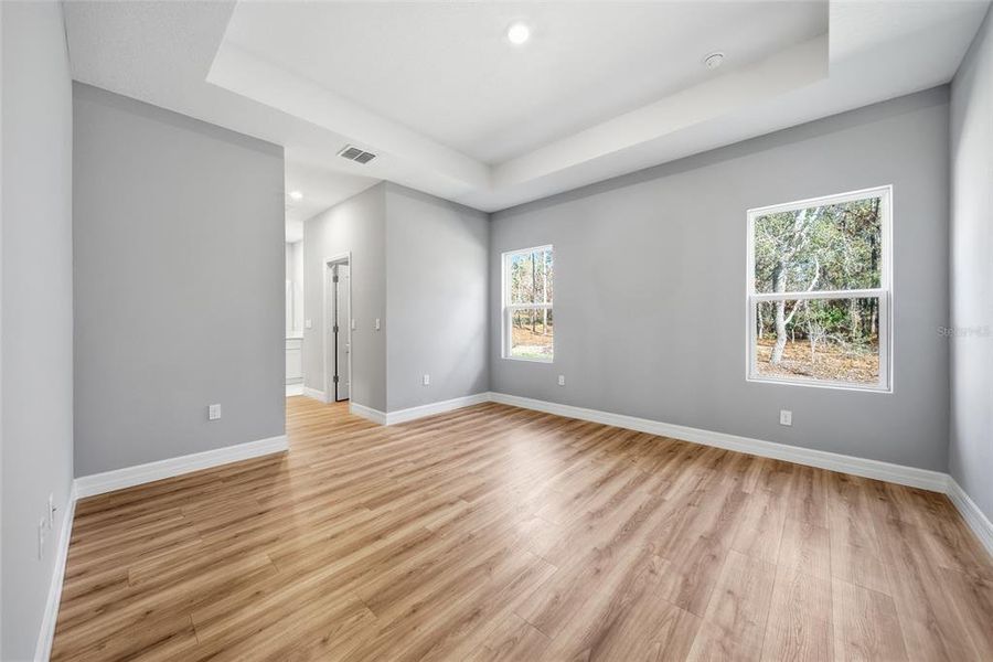 Spacious, unfurnished interior of a new home in , Homosassa (Image 14).