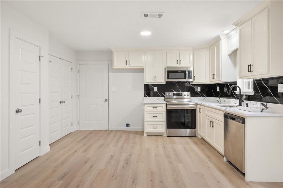 Furnished interior view inside a new home in , Dawson (Image 6).