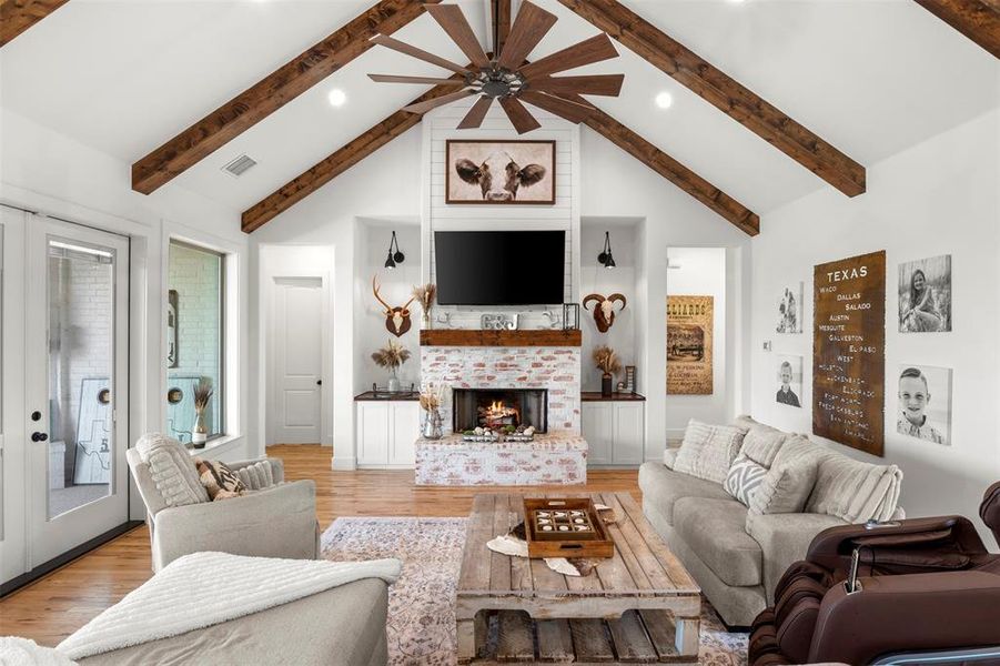 Furnished interior view inside a new home in , Waxahachie (Image 14).