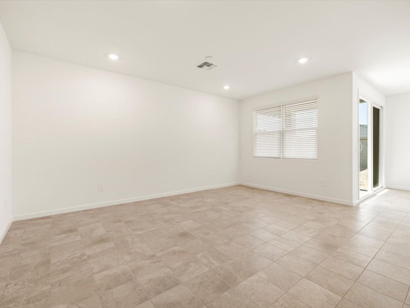 Spacious, unfurnished interior of a new home in Rancho Mirage Estate Series, Maricopa (Image 9).