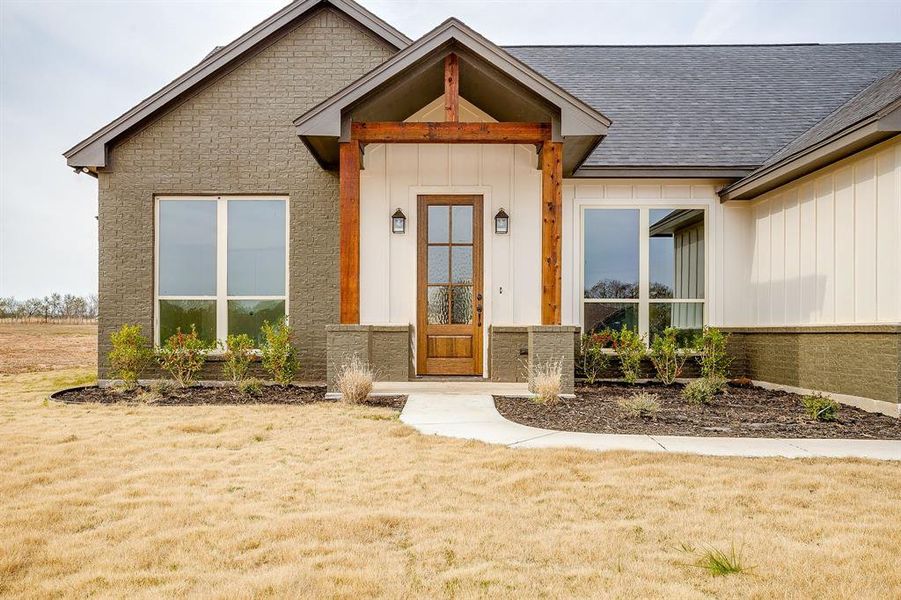 Exterior details and patio area of a home in , Millsap (Image 3).