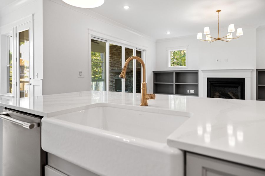 Representative interior finishes for a home built from the The Emerson by RobuckHomes in Stonehenge, Raleigh (Image 146).
