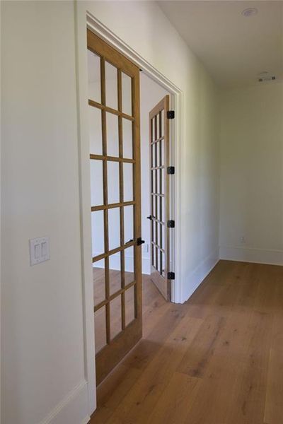 Spacious, unfurnished interior of a new home in , Bishop (Image 20).