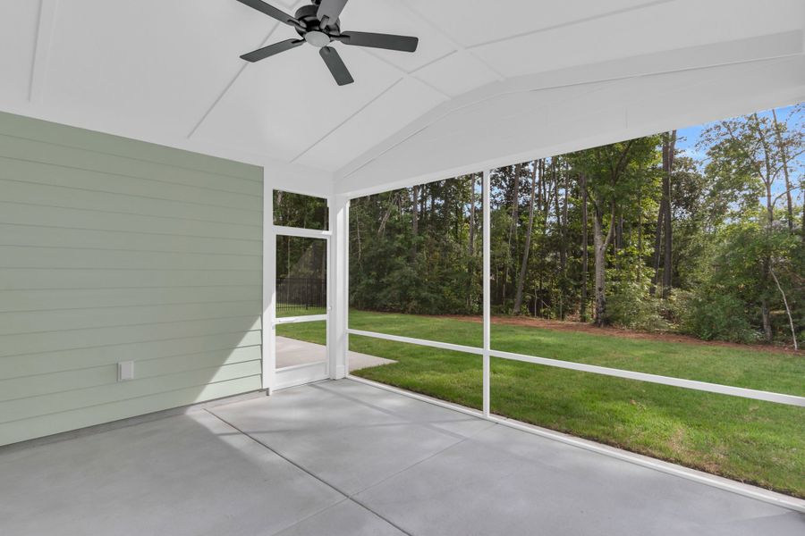 Representative exterior details of a home built from the The Hampton by RobuckHomes in Stonehenge, Raleigh (Image 56).