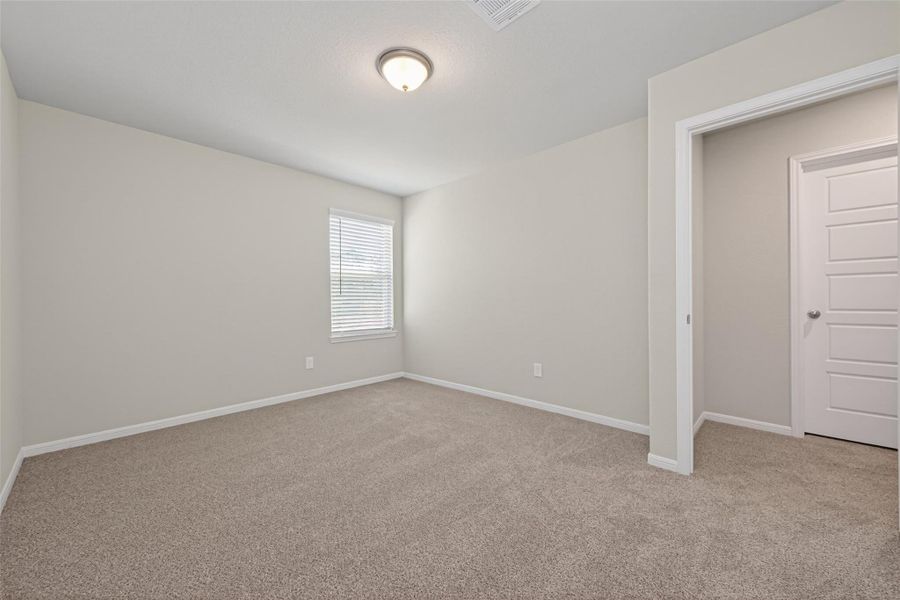 Spacious, unfurnished interior of a new home in Woodland Lakes, Houston (Image 16).
