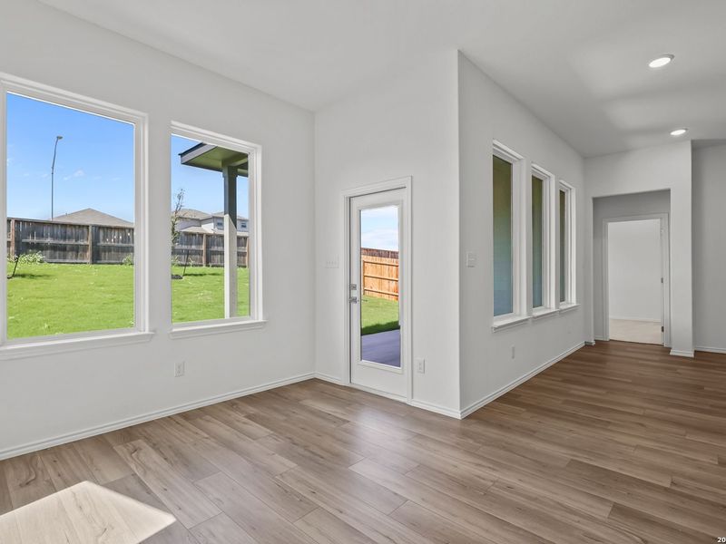 Spacious, unfurnished interior of a new home in Comanche Ridge, San Antonio (Image 28).