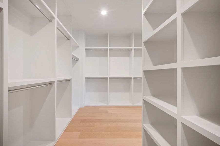 Spacious, unfurnished interior of a new home in , Dallas (Image 32).