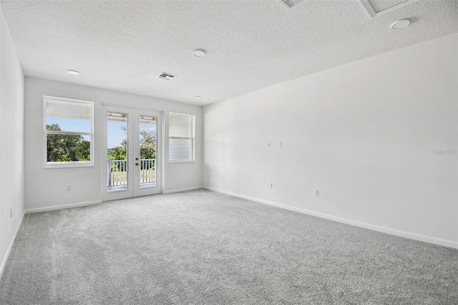 Spacious, unfurnished interior of a new home in Emerson Pointe, Apopka (Image 38).