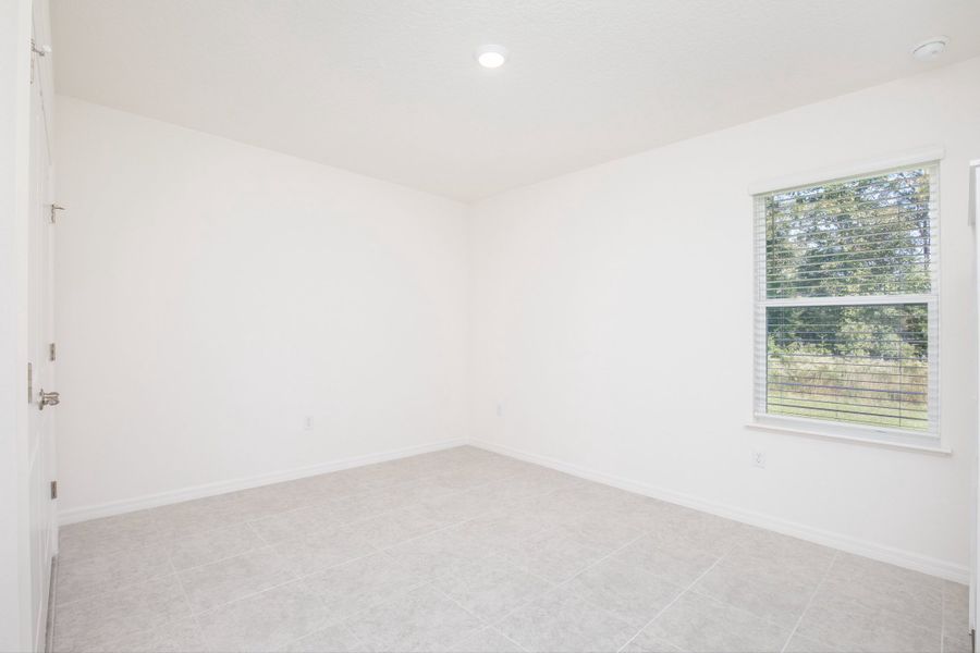 Representative unfurnished interior of a home built from the Willow by Maronda Homes in Englewood, Englewood (Image 24).