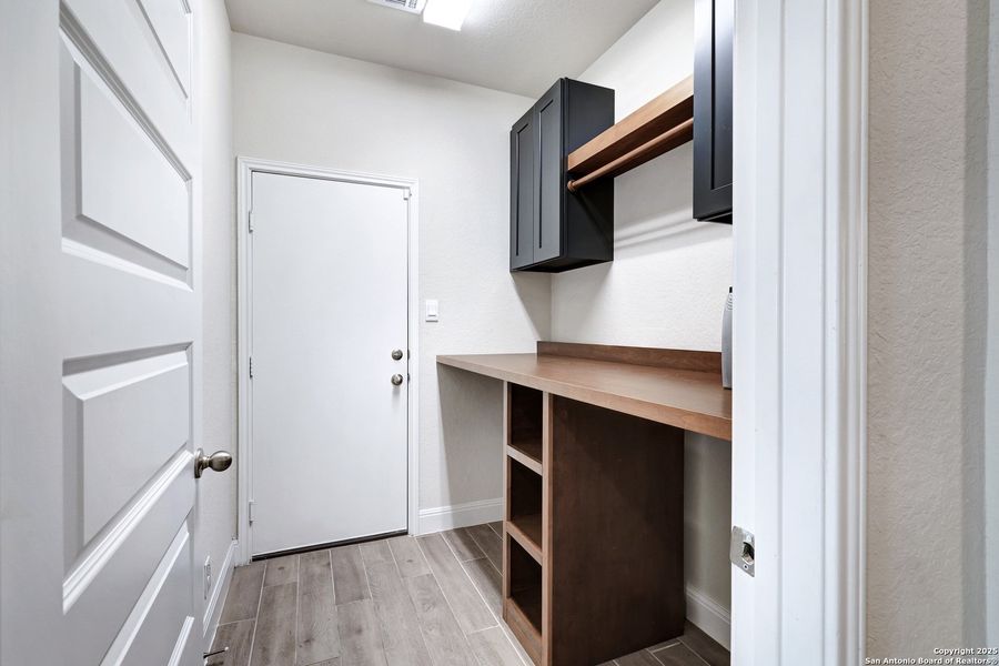 Furnished interior view inside a new home in Steele Creek, Cibolo (Image 9).
