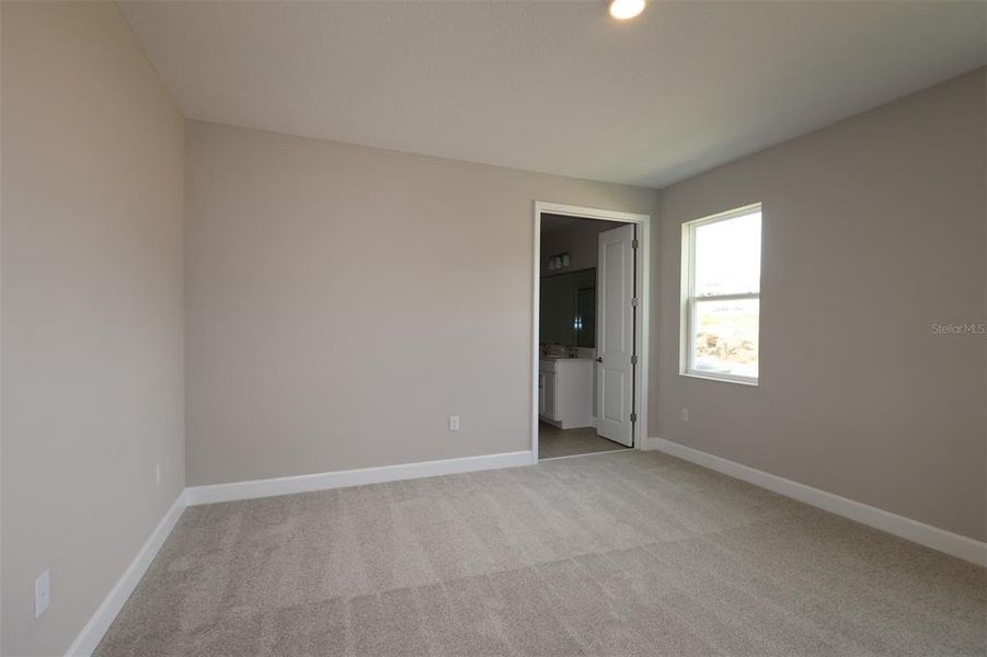 Spacious, unfurnished interior of a new home in Wolf Lake Ranch, Apopka (Image 11).
